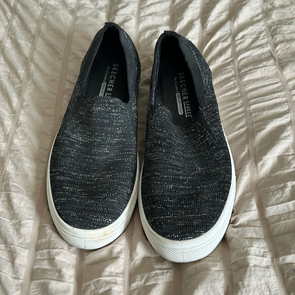 Sketcher Glittery low tops, size 6